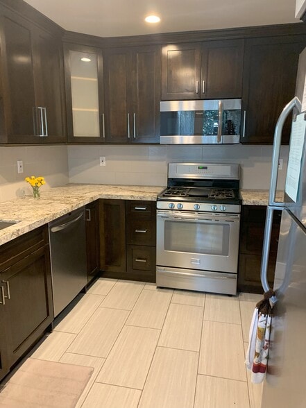 RenovatedKitchenw/Granite - 1888 Greenfield Ave