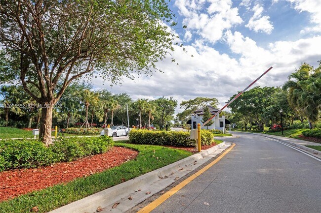 Building Photo - 849 Crestview Cir