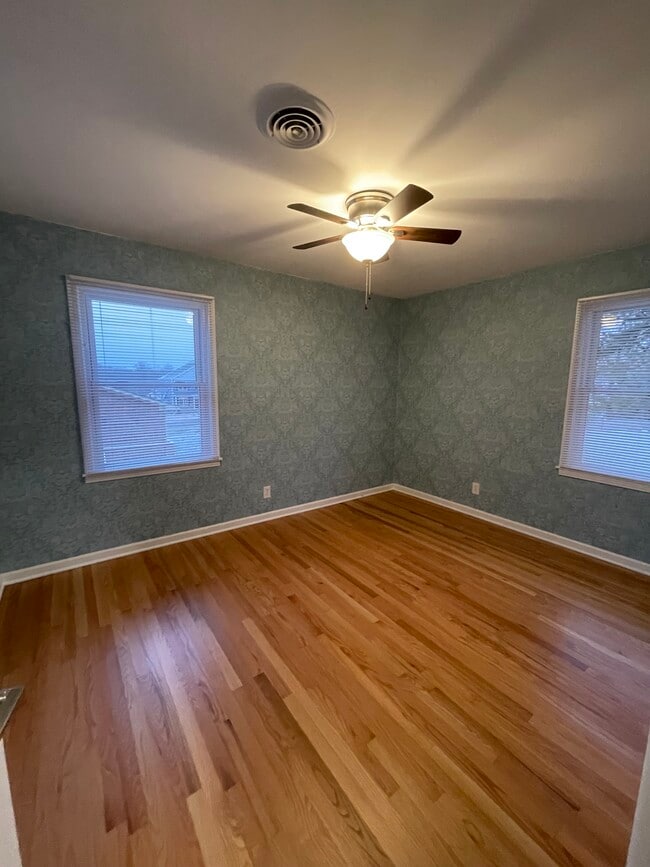 Building Photo - Stonewall