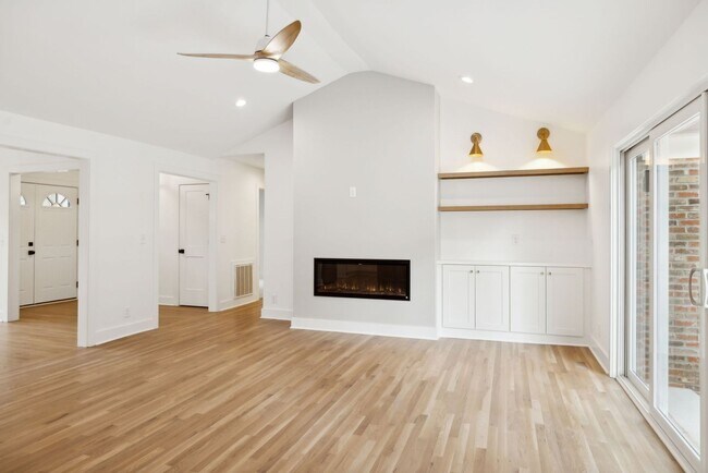 Building Photo - Completely renovated ranch 4BR/4BA ranch h...