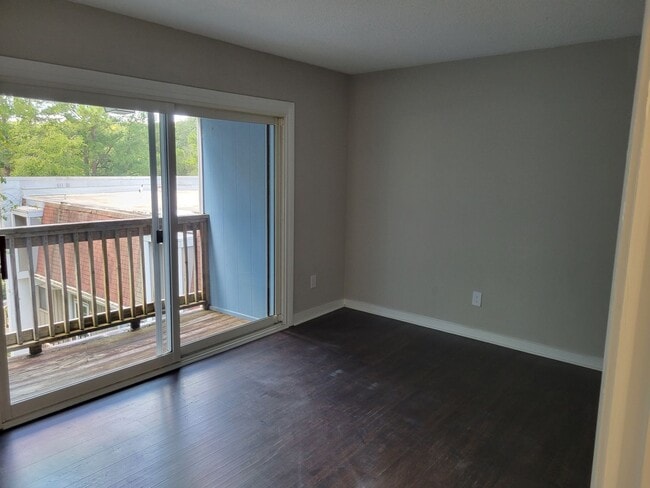 Building Photo - Earn up to $750 in Rent Credits!