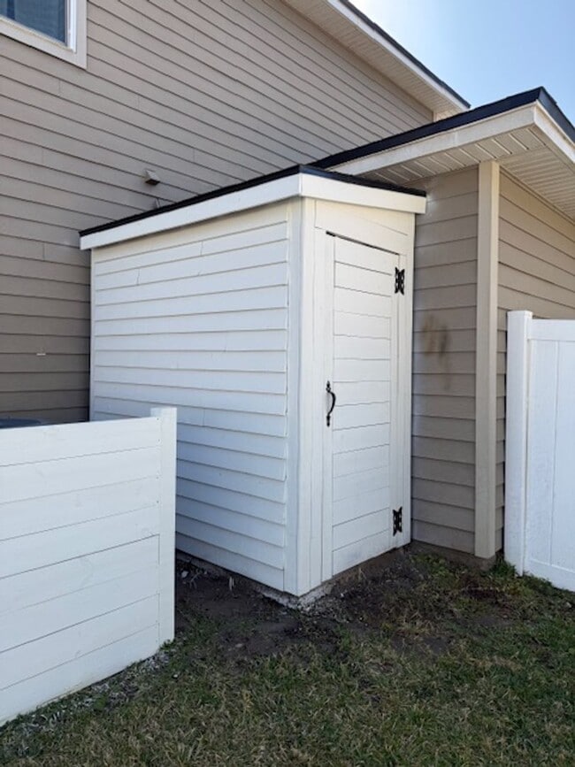 Building Photo - Like New 4/2.5 St. Augustine