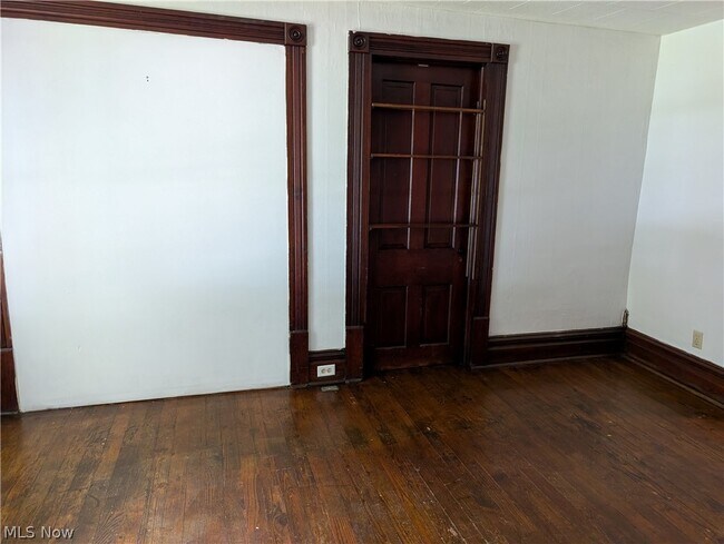 Building Photo - 339 Harris St