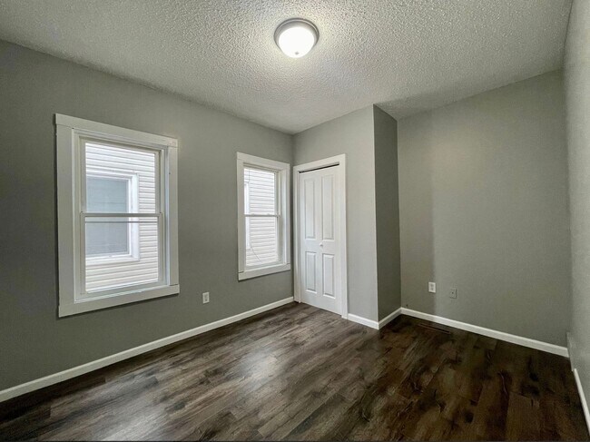 Building Photo - 587 Charles Ave