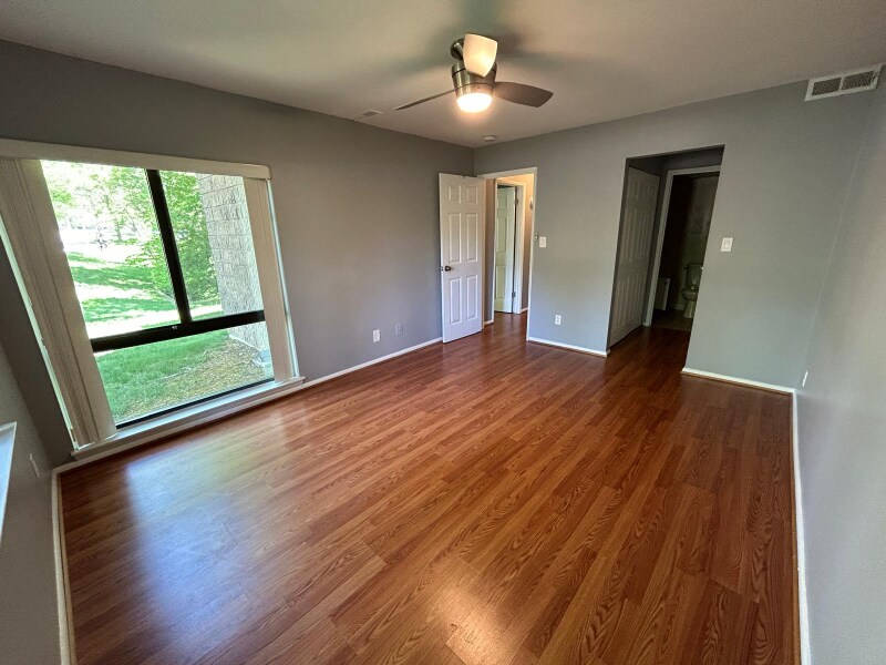 Building Photo - 6001 Majors Ln