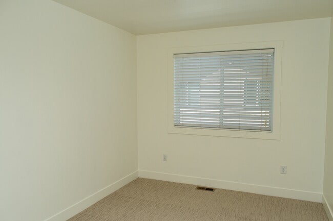 Building Photo - 1547 N 400 W