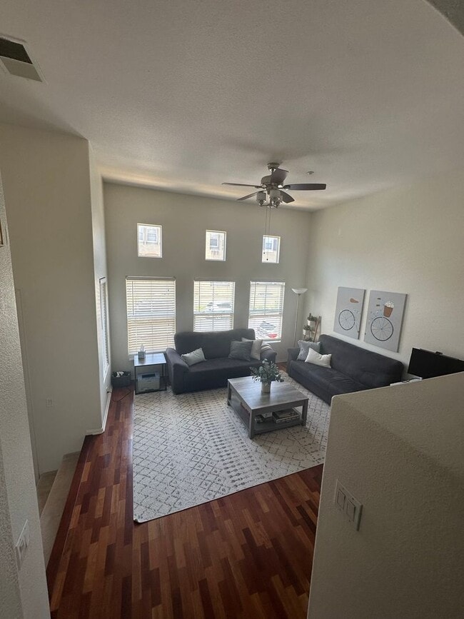 Building Photo - Stunning 3-Bedroom, 2.5-Bath Townhome in the Heart of Torrey Highlands – A Must-See!