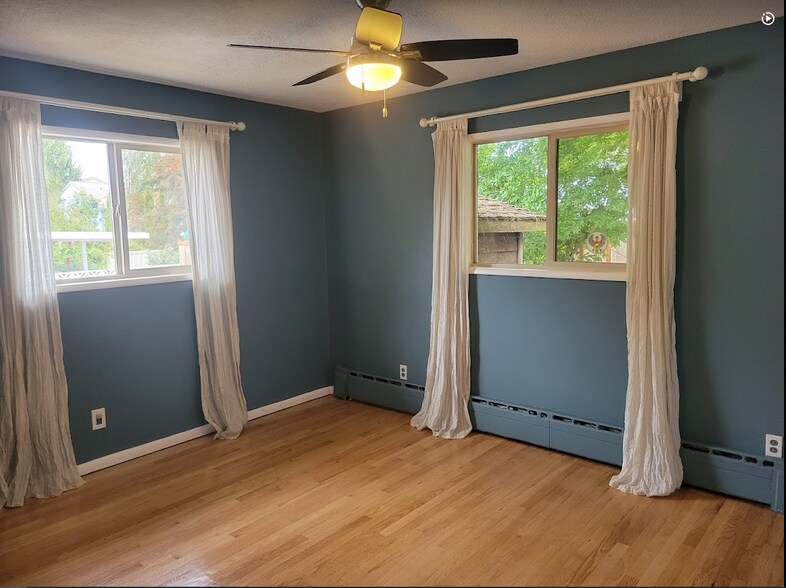 Bedroom 2 - fits king bed - 5252 NE 49th Ave