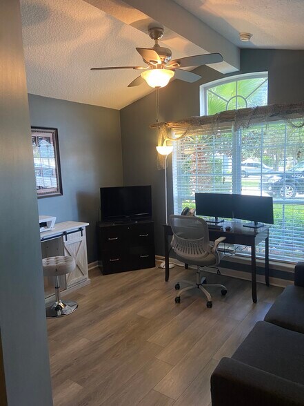 Building Photo - 437 Lake Monroe Pl