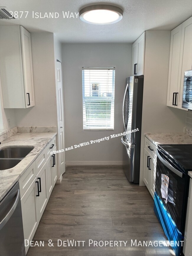 Building Photo - 3877 Island Way