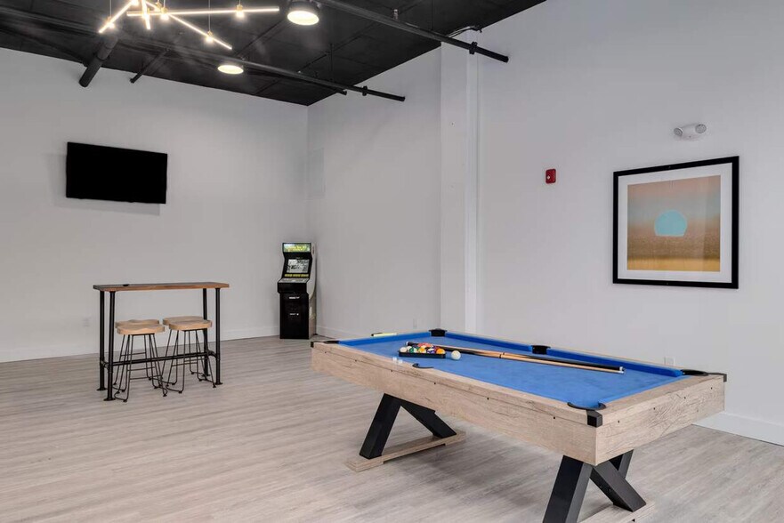 Building Photo - 2400 E Huntingdon St