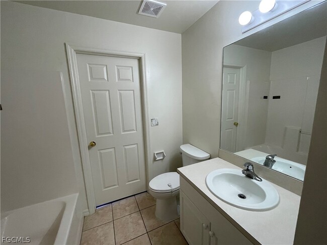 Building Photo - 1428 SW 29th St