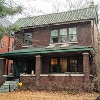 Building Photo - $2100 - AMAZING DESIGNED 2F UNIT LOCATED IN THE CWE!