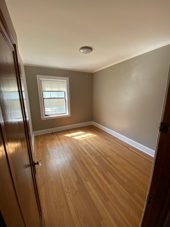 Primary Photo - 2557 N Lockwood Ave