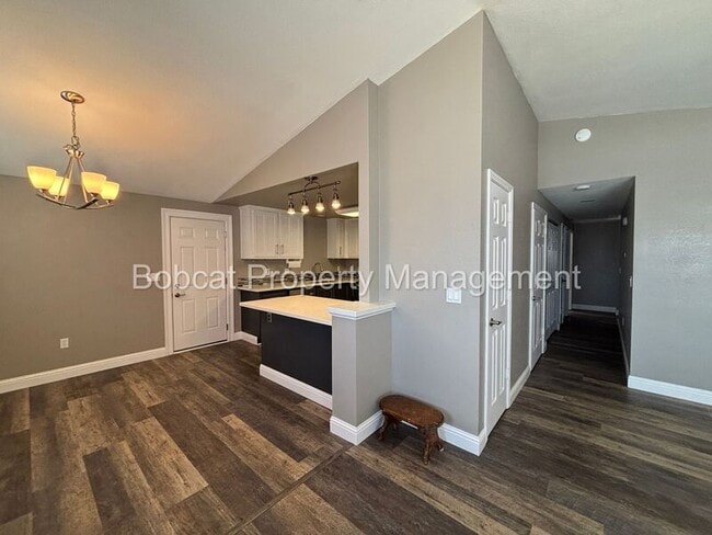 Building Photo - 2066 Southridge Ct