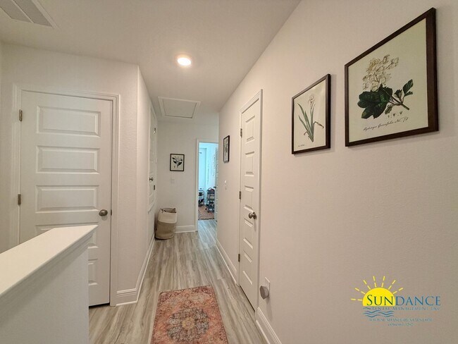 Building Photo - Comfortable & Convenient 2-Story Townhome in Santa Rosa Beach!