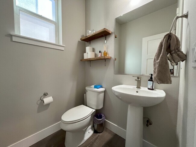 Building Photo - Spacious 3-Bedroom + Loft Home with Modern...