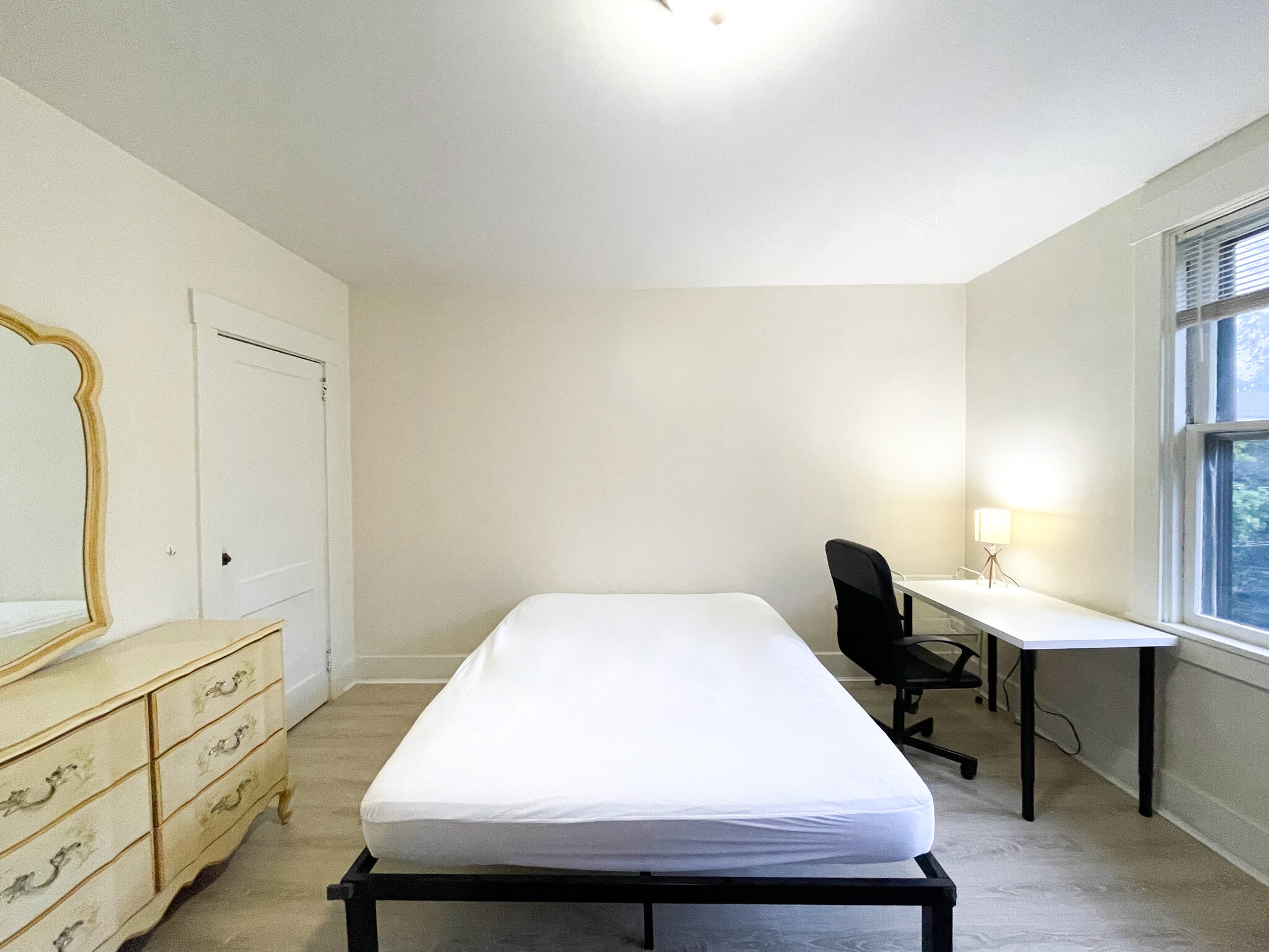 Building Photo - 1041 Mirror St