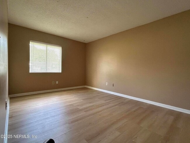 Building Photo - 808 Meadowbrook Dr
