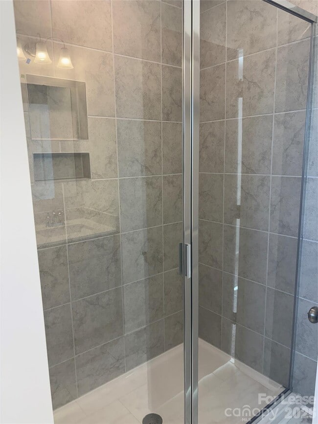 Building Photo - 2012 Highland Park Dr