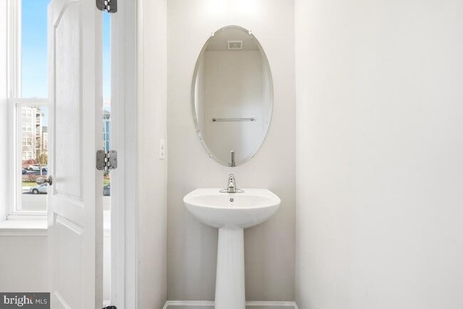 Building Photo - 5820 Imperial Dr