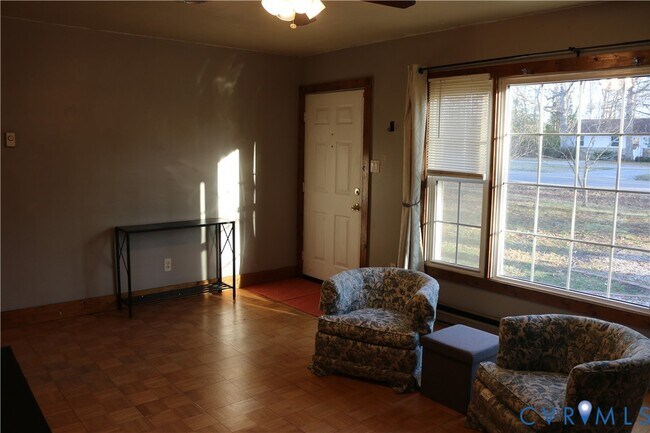 Building Photo - 9906 Family Ln