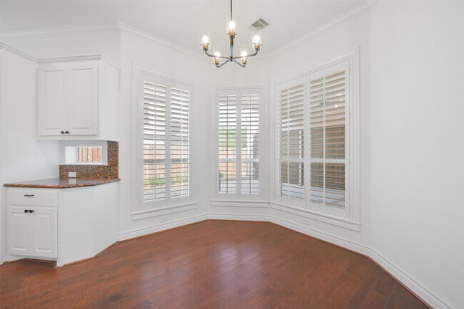 Building Photo - 3724 Wroxton Rd