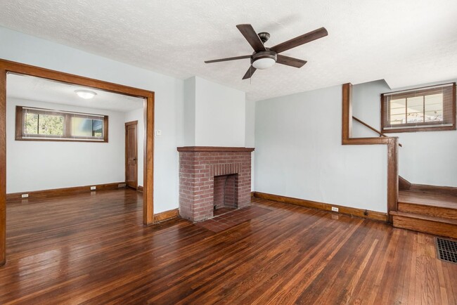 Building Photo - Adorable Single-Family Home!