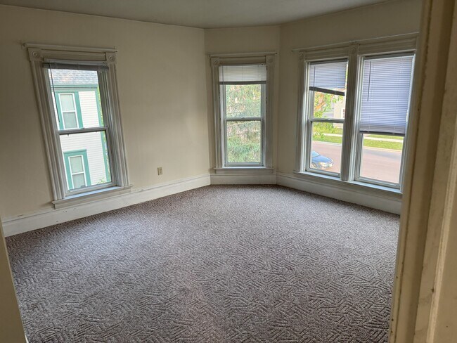 Building Photo - 608 Chippewa St