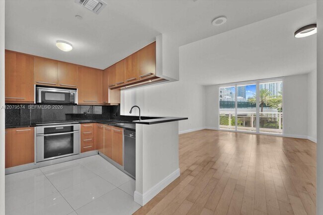 Building Photo - 901 Brickell Key Blvd