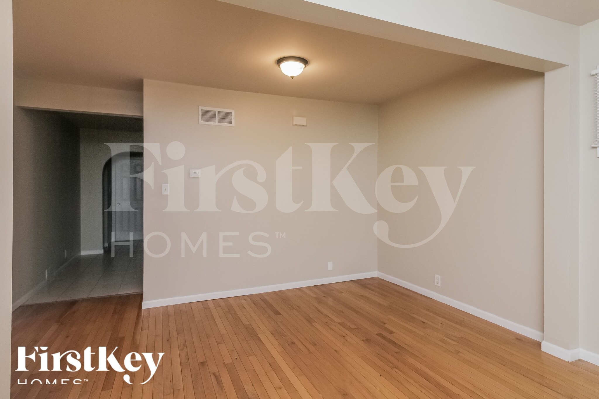 Building Photo - 1369 Hinman St