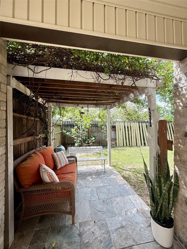 Building Photo - 13222 Pebblewalk Cir N