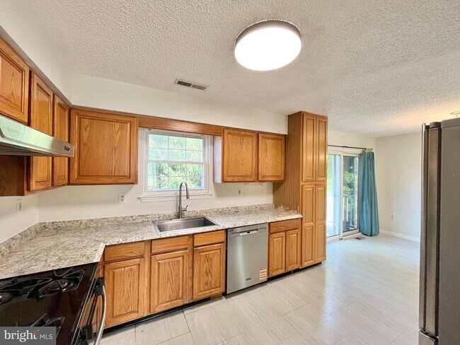 Building Photo - 33 Ketley Pl