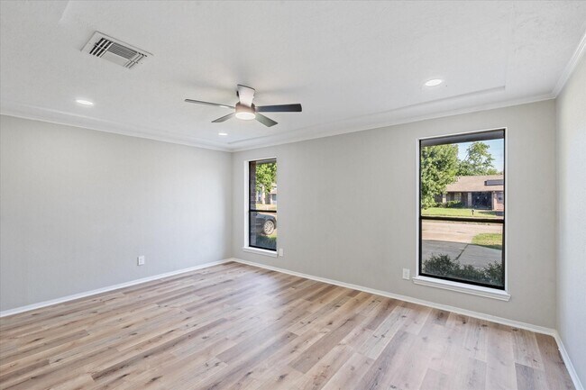 Building Photo - 5811 Fair Forest Dr