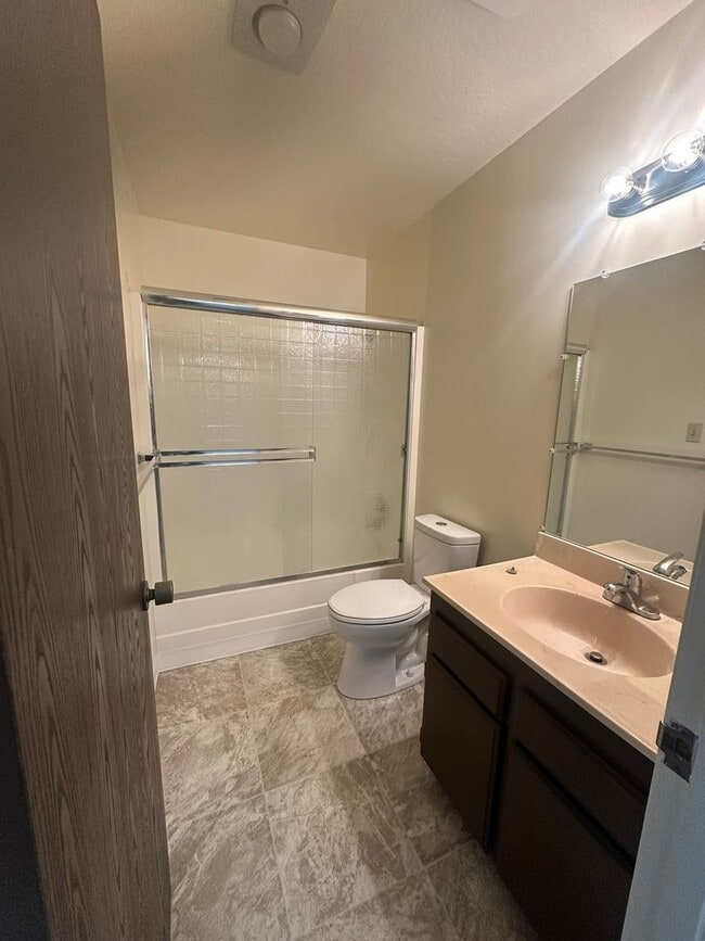 Building Photo - 273 S Parkview Ave