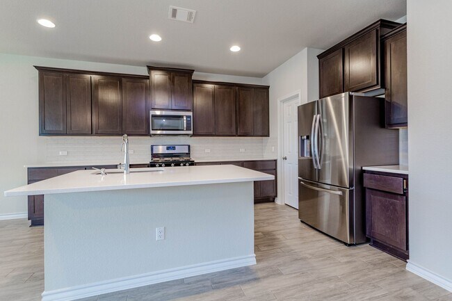 Building Photo - Luxurious Newer Construction 3-Bedroom Hom...