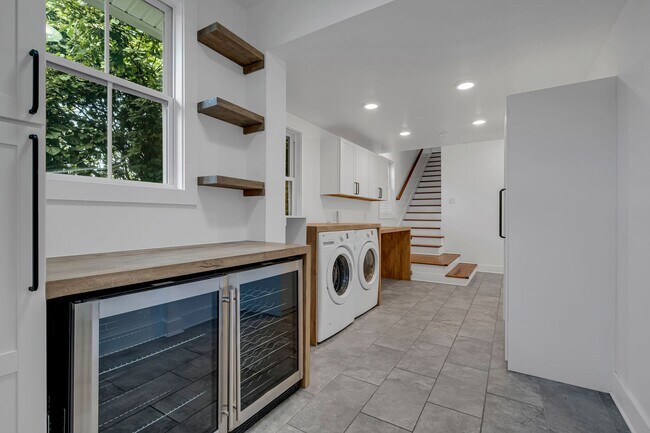 Building Photo - Great price for a huge house! CHARMING Sylvan Heights home 4 Bed 4 Bath. Beautiful private backya...