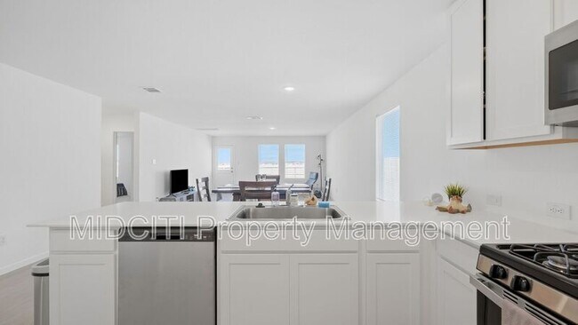 Building Photo - 3159 Dispatch Dr
