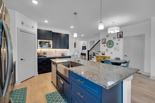 Building Photo - 10912 Rochelle Ct