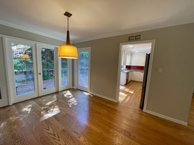 Building Photo - Charming single level home in Orinda-Avail...