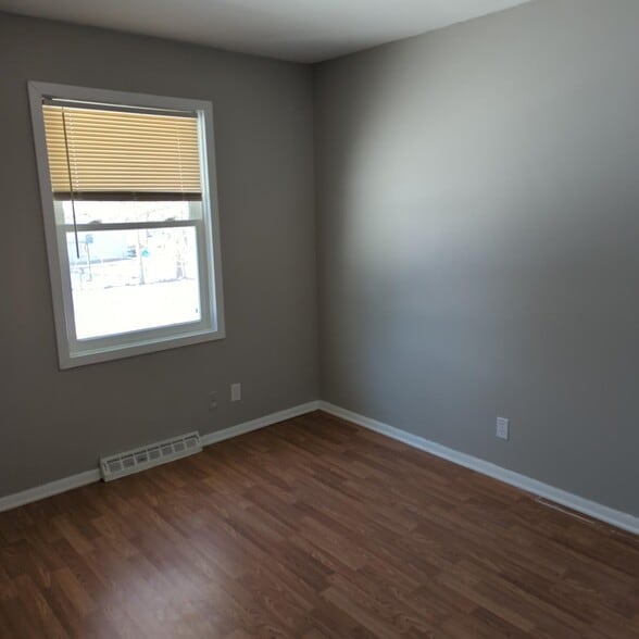 Building Photo - 6205 N Devonshire Dr