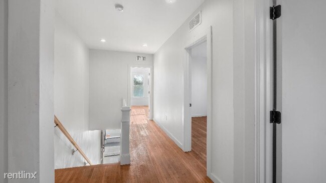 Building Photo - 7640 Kercheval Ave