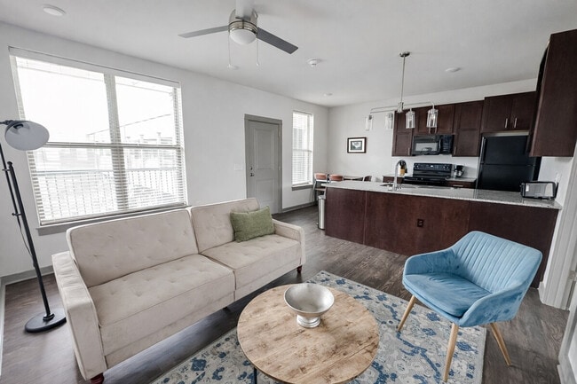 Building Photo - 501 Main St