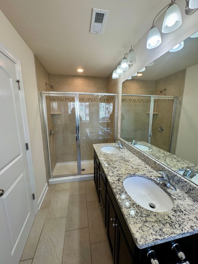 Building Photo - Beautiful Well Maintained Townhouse in Berewick