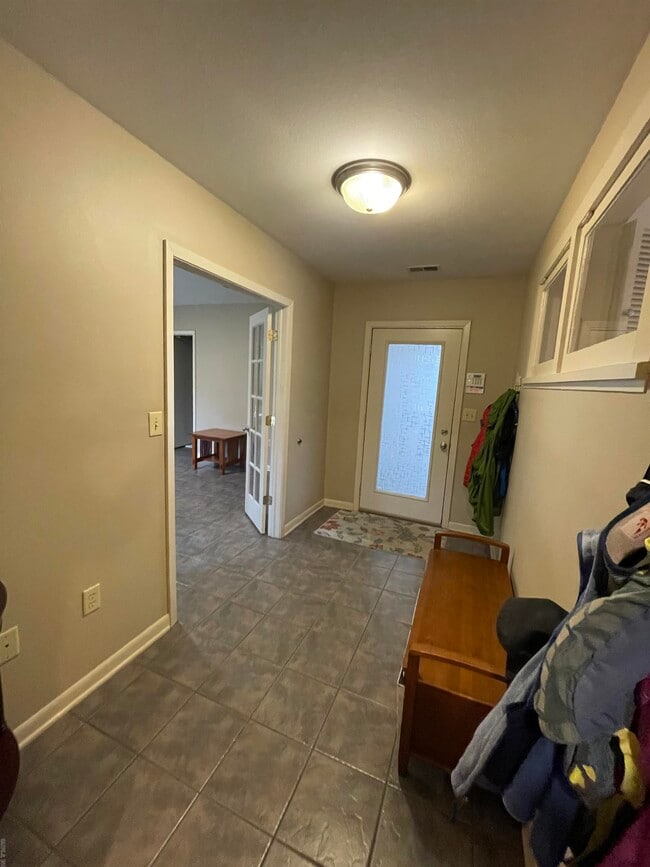 Building Photo - 116 Valleyview St