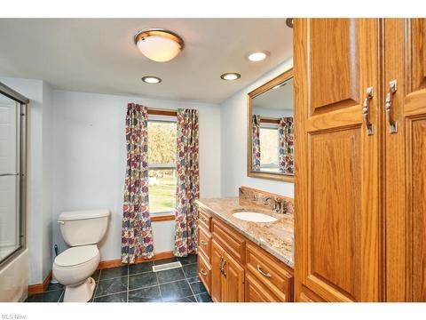 Building Photo - 1879 Greensburg Rd