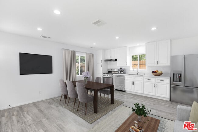 Building Photo - 7309 N Wilbur Ave