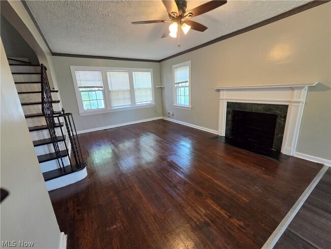 Building Photo - 1405 Villa Dr