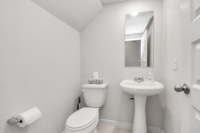 Building Photo - 21223 Shr Blf Dr
