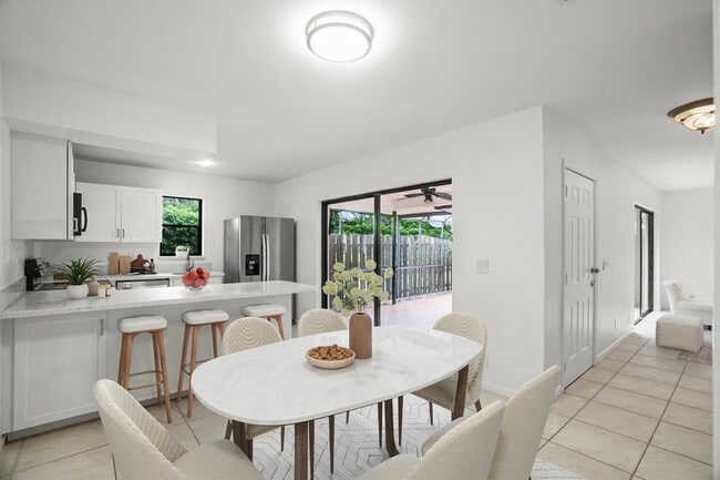 Building Photo - 7690 Courtyard Run W